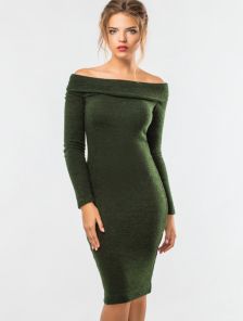 Теплое зеленое платье с хомутом из мягкой ангоры