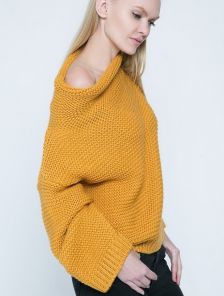 Шикарный вязанный свитер цвета горчици