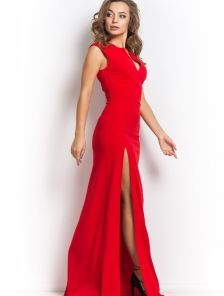 Длинное красное платье с разрезом
