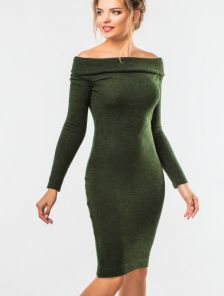Теплое зеленое платье с хомутом из мягкой ангоры
