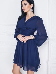Легкое коктейльное платье насыщеного синего цвета с завязочкой на спинке