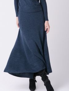 Синяя вязаная длинная юбка модного «А» силуэта