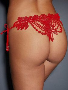 Изумительные женские стринги в красном цвете