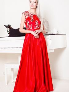 Элегантное нарядное платье красного цвета с вышивкой и бусинами