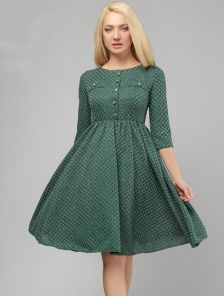 Повседневное зеленое платье с завышенной линией талии