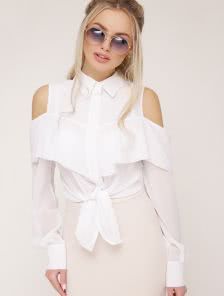 Классическая белая блуза в молодежном стиле