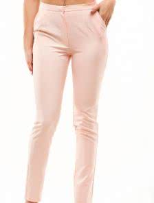 Классические однотонные летние брюки в нежно-розовом цвете