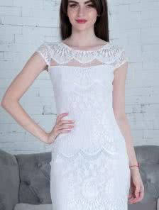 Роскошное коктейльное платье белоснежного цвета
