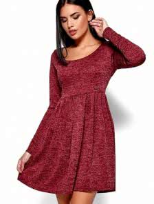 Платье с завышенной линией талии из приятного зимнего трикотажа бордового цвета