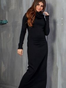 Черное длинное платье с капюшоном