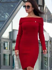 Уютное  теплое платье красного цвета