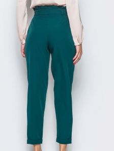 Модные яркие зеленые брюки из костюмной ткани
