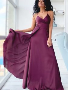 Платье в пол с открытым декольте бордового цвета