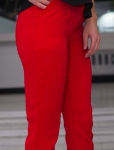 Классические красные брюки на низкой посадке
