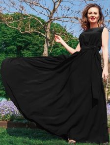 Струящееся платье черного цвета длиною в пол
