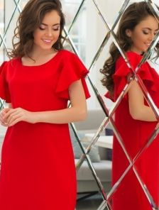 Классическое красное платье свободного кроя