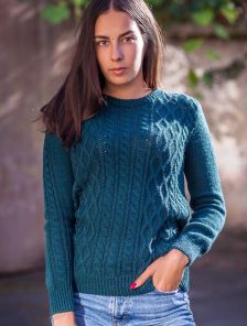Теплый женский свитер с фактурной вязкой