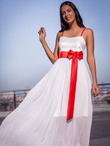 Длинное белое платье с открытыми плечами для росписи в ЗАГСе
