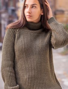 Теплый шерстяной свитер цвета хаки 40% шерсть, 10% мохер