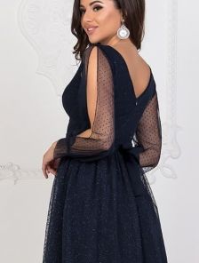 Темно-синее короткое коктейльное платье с открытым рукавом