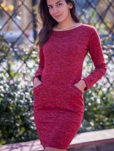 Теплое красное платье длины миди с карманами